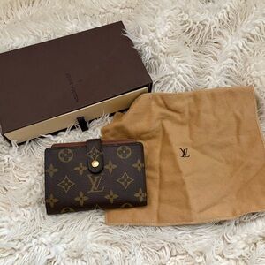 Authentic 2002  Louis Vuitton Monogram
Porte Monnaie Billets
Viennois Wallet